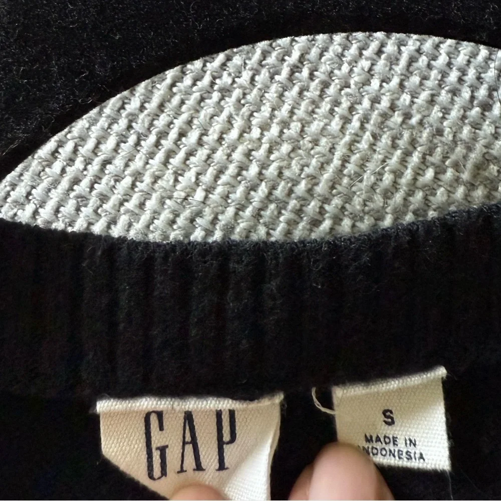GAP Black Women's Cardigan Sweater - Picture 2 of 3